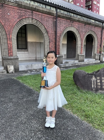 恭喜本校203賴妍希同學參加2022第三十五屆亞洲盃國際音樂大賽  榮獲鋼琴演奏兒童二年級組榮獲第一名圖片