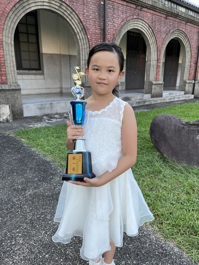 恭喜本校203賴妍希同學參加2022第三十五屆亞洲盃國際音樂大賽  榮獲鋼琴演奏兒童二年級組榮獲第一名