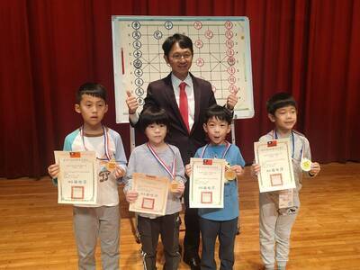 恭喜  本校多位學生 參加 台北市中正盃全國象棋錦標賽 獲得臺北市政府表揚圖片