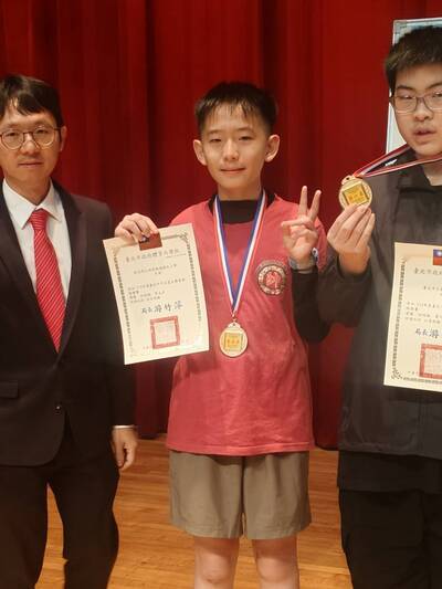 恭喜  本校多位學生 參加 台北市中正盃全國象棋錦標賽 獲得臺北市政府表揚圖片
